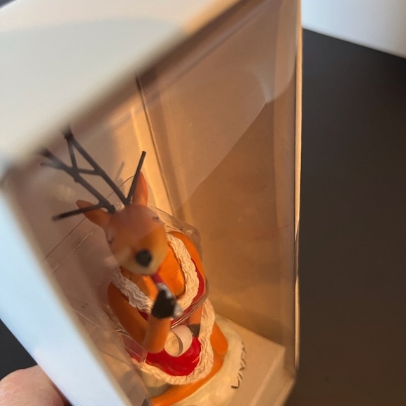 New in Box Two Wine Enthusiast Bottle Stoppers Vixen and Blitzen  Set of 2 - Picture 5 of 14